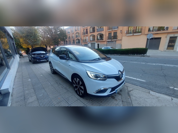 Renault Grand Scenic 1.3 TCE 140CV foto 11